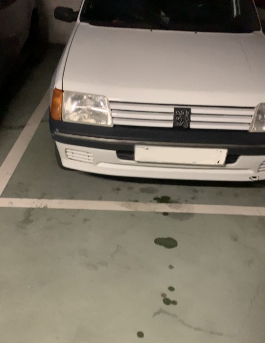 76060CCC-AA93-419B-BE3E-9FD0AFBCCE6F.jpeg (1.16 MiB) Visto 11590 veces Sospechaba que fugaba un poco, se veía brillar de vez en cuando algo por el motor, justo por debajo del muelle del acelerador. Espero que sean la famosas tóricas de los ejes de la bomba.